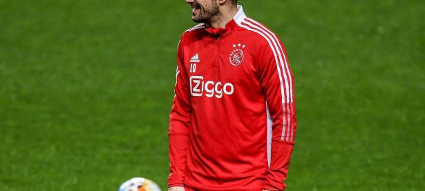 B体育网站入口-包含阿贾克斯与里尔展开激烈争夺，争夺国际冠军杯的词条