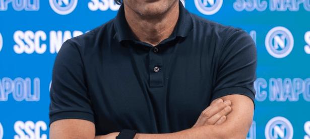 关于切尔西球员休息有条，主帅孔蒂赞扬球员拼劲的信息