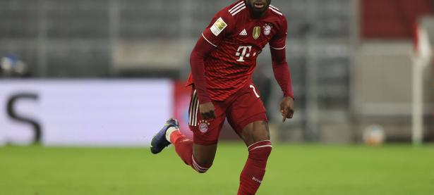 B体育官方-足球明星们在比赛中展现出色表现