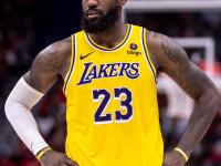 B体育官网入口-詹姆斯发表新赛季打算，称将继续冲击总冠军，球迷期待他传奇的表现的简单介绍