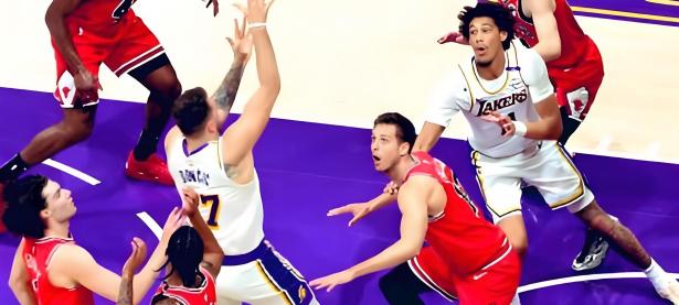 B体育竞技-篮球巨星们展开激烈角逐，谁能笑到最后？的简单介绍