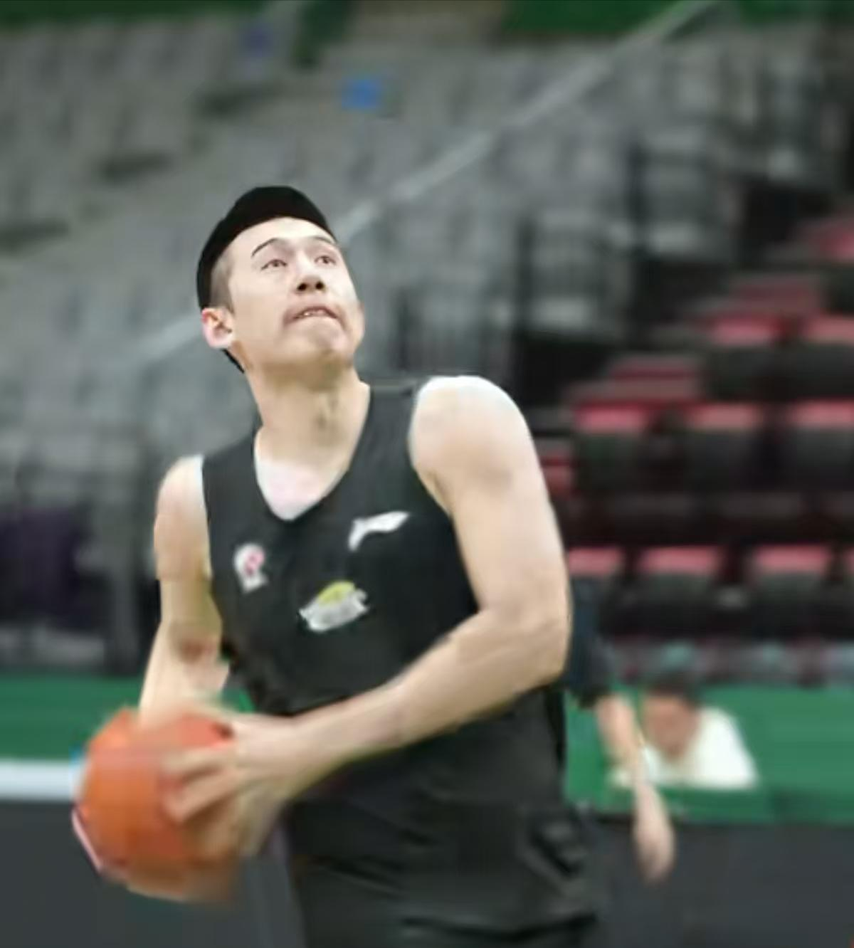 CBA球员齐聚训练场，奋力备战新赛季的简单介绍