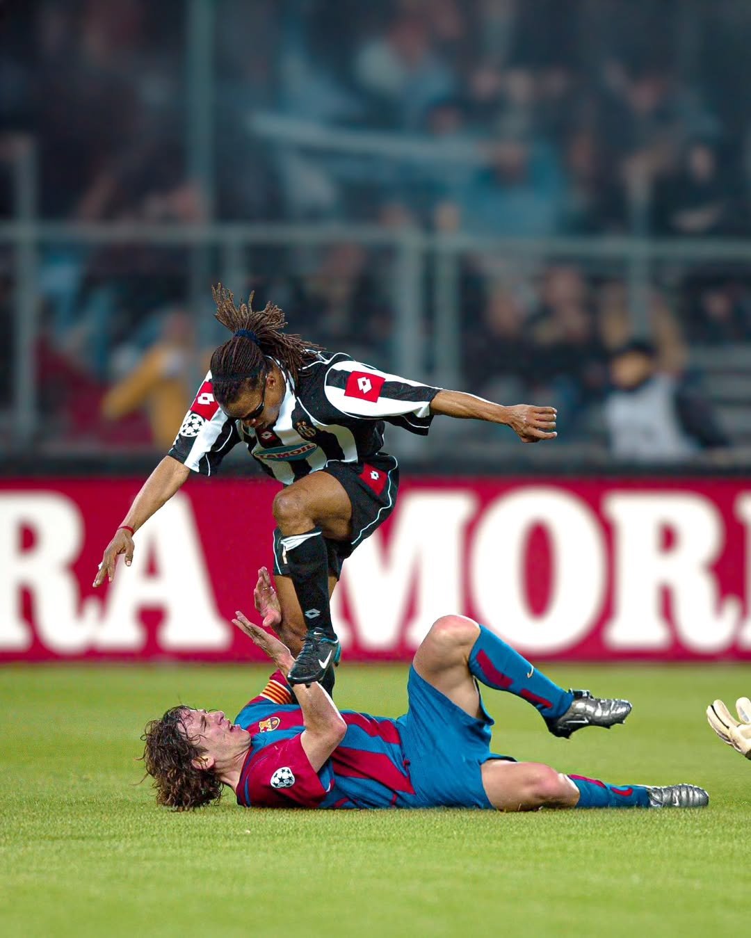 包含巴塞罗那以一球之差战胜对手的词条 包含巴塞罗那以一球之差战胜对手的词条