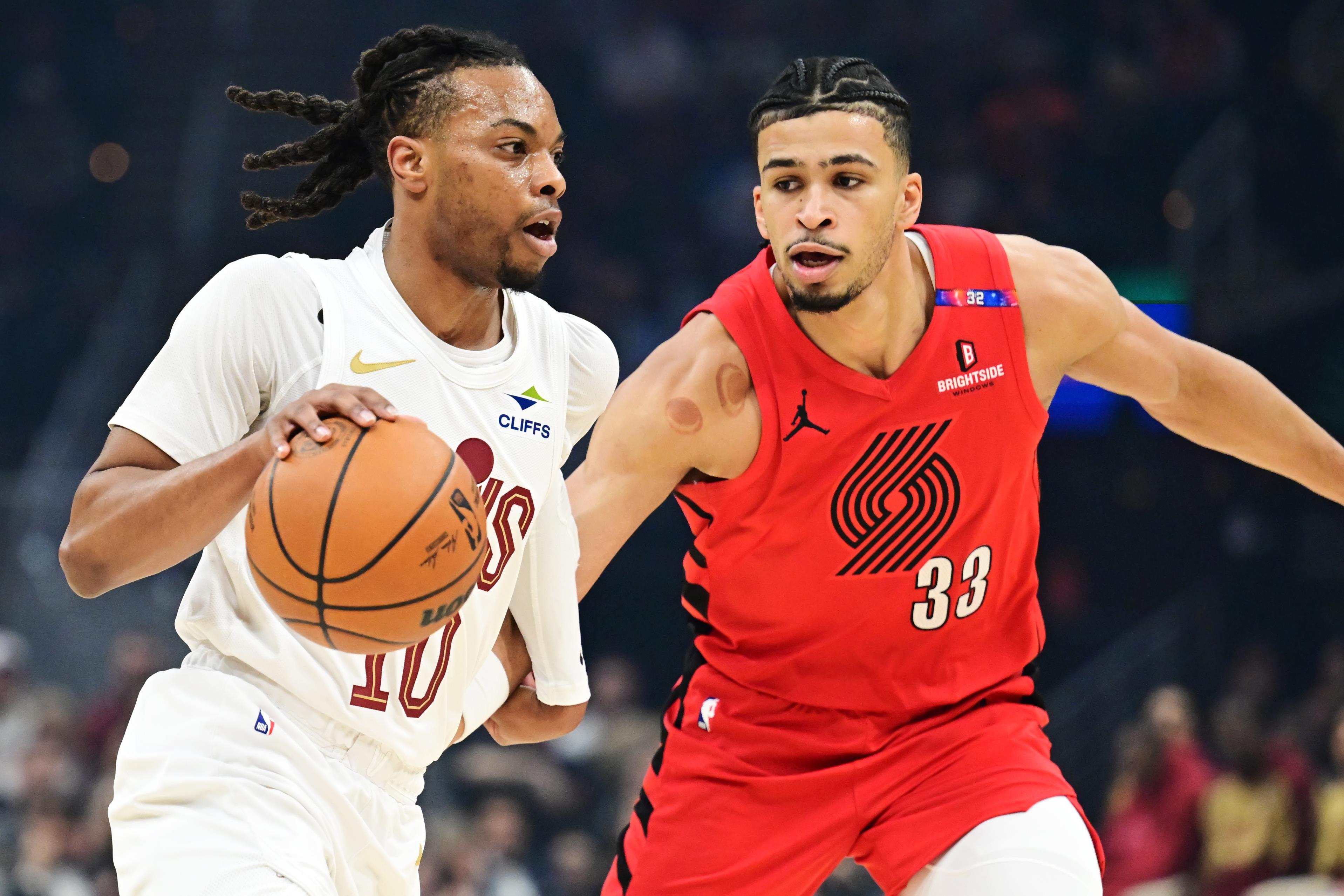 骑士队前锋在比赛中拼尽全力 骑士队前锋在比赛中拼尽全力