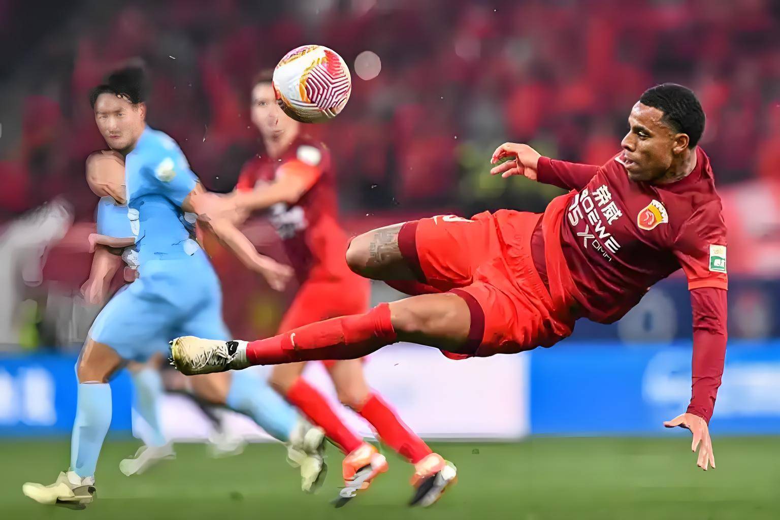 包含巴黎兴起，势不可挡，晋级四强的词条