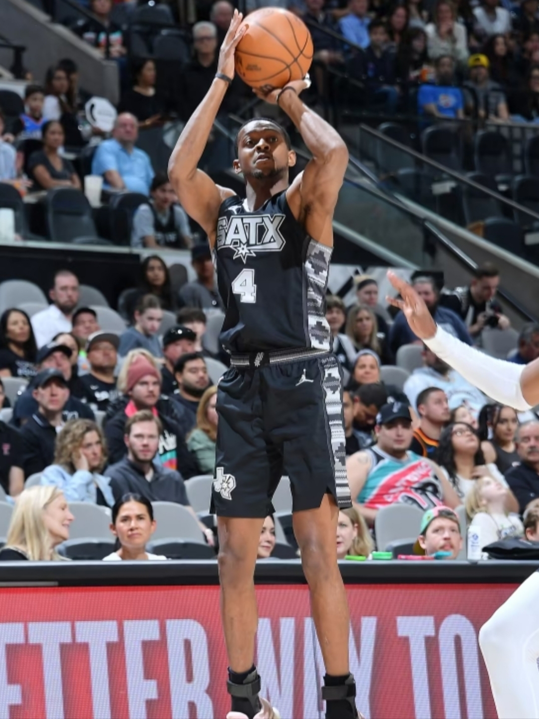 篮网主场负于马刺,遭遇三连败 篮网主场负于马刺,遭遇三连败