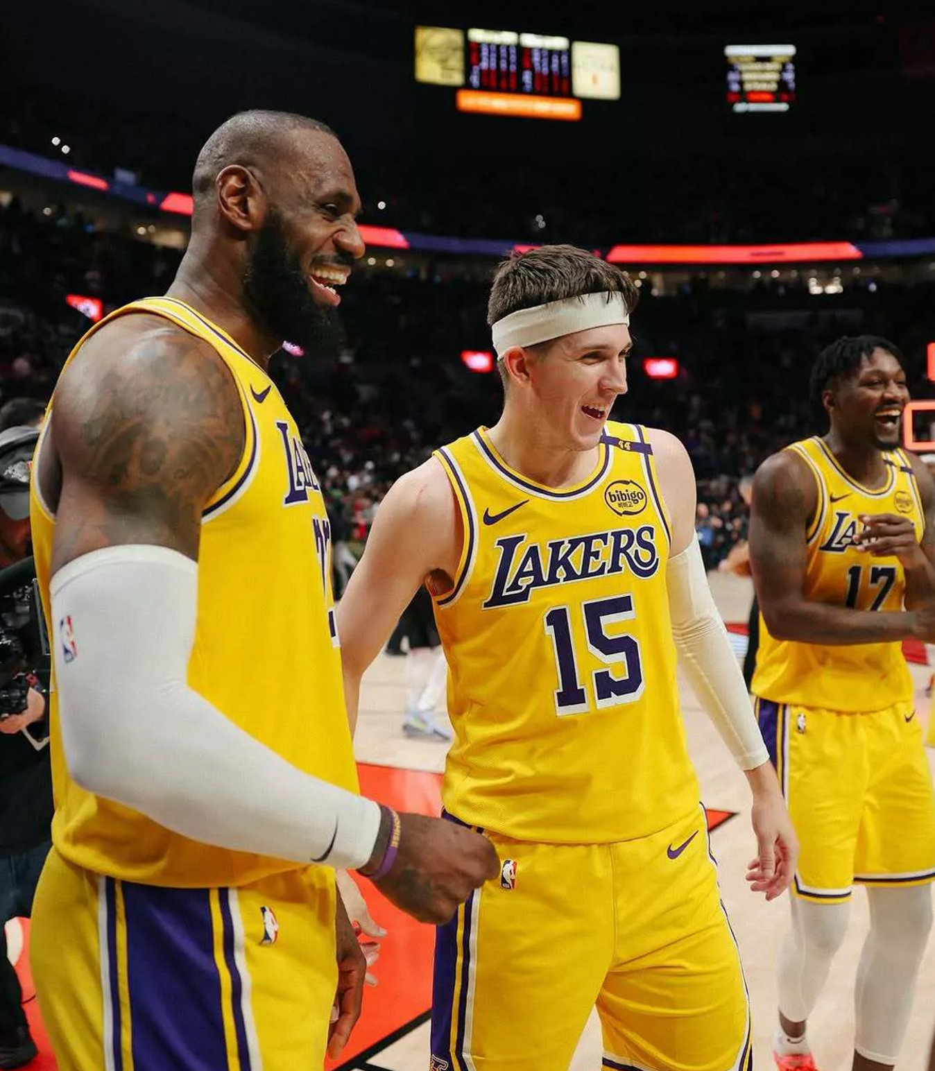 雄鹿擒下独行侠，詹姆斯再度砍下三双