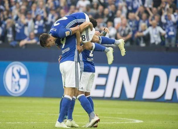 关于沙尔克队主将受伤,球队战力遭遇大考验的信息 关于沙尔克队主将受伤,球队战力遭遇大考验的信息